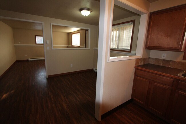 Building Photo - Great Spokane Valley Location-2 bed 1 bath...