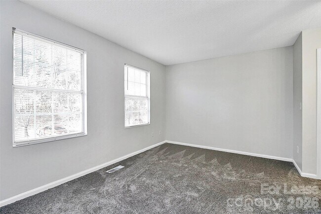 Building Photo - 650 Lex Dr