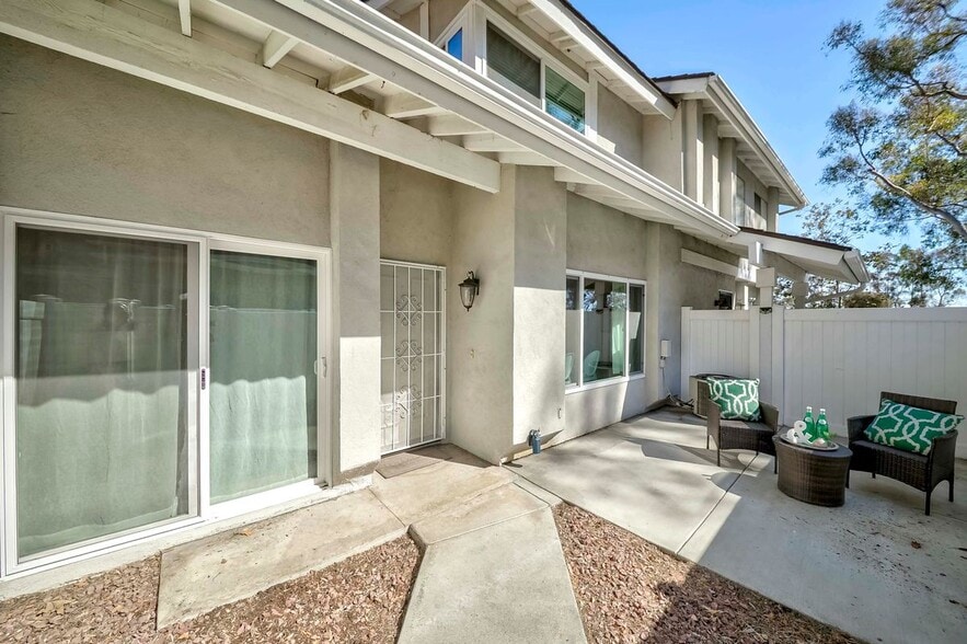 Building Photo - 2422 Coventry Cir