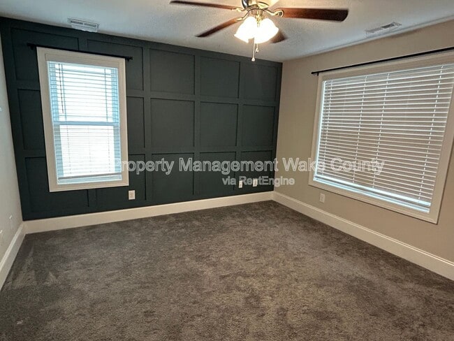 Building Photo - 5412 Robbins Dr
