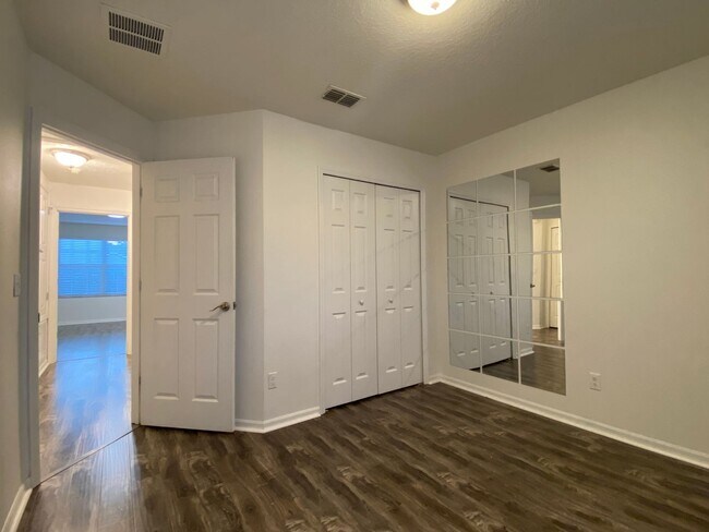 Building Photo - Beautiful 3 Bed/2.5 Bath Townhome in the Desirable City of Casselberry!!