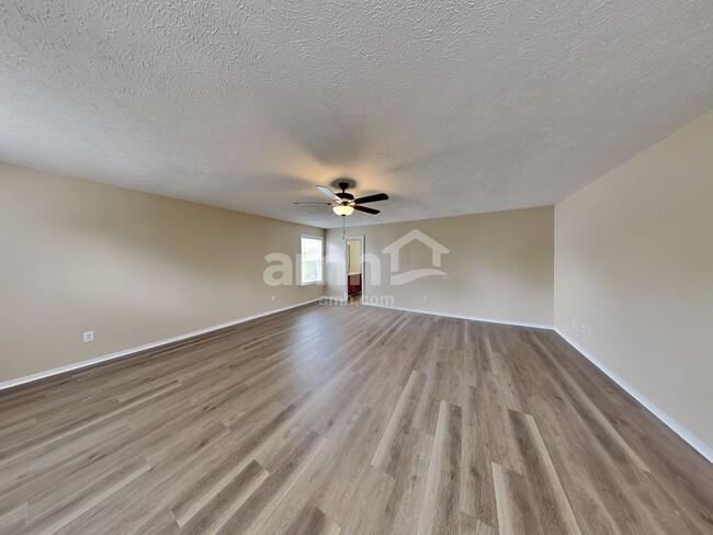 Building Photo - 2793 Sutherland Dr