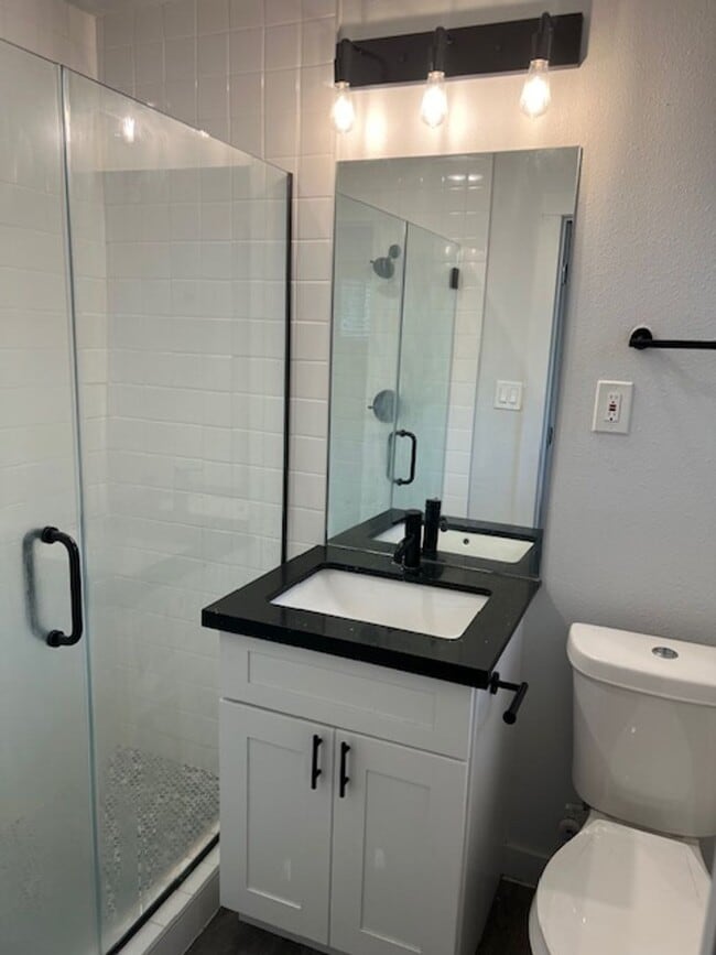 Interior Photo - Dream Montrose - 606 Harold Street