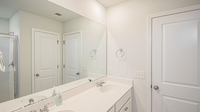 Building Photo - 3 Bedroom/ 2.5 Bath Home - Cane Bay