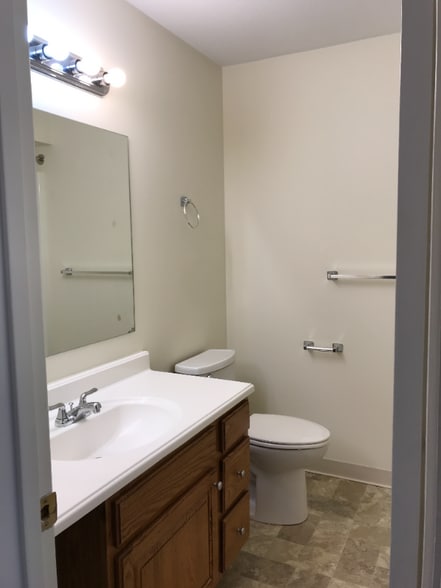 Building Photo - 634 W Foulke Ave