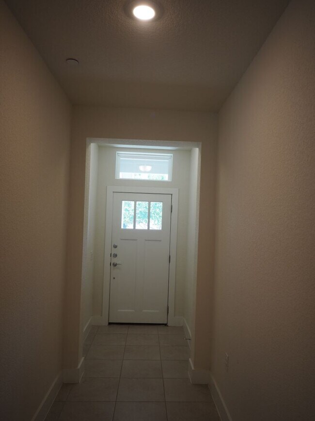 Building Photo - Beautiful two level Condo