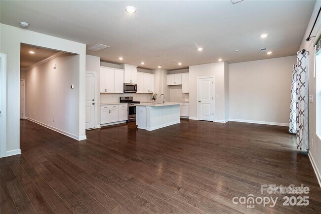 Building Photo - 2131 Belterra Dr