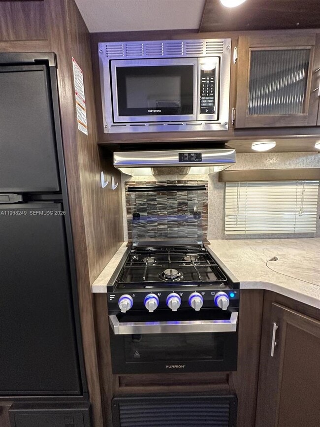 Building Photo - 3211 SW 47th Ave