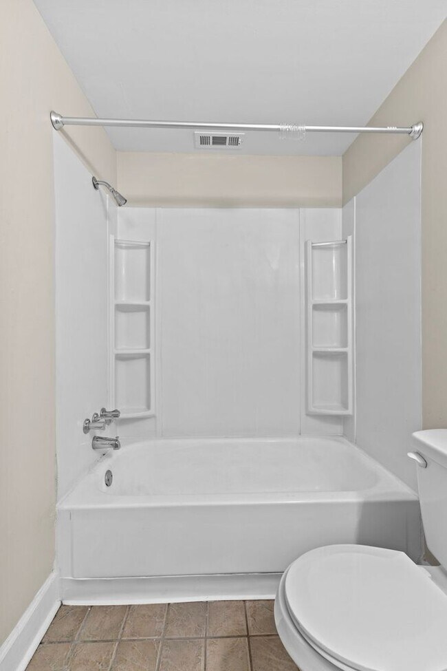 Building Photo - 3534 E Fall Creek Pkwy N Dr