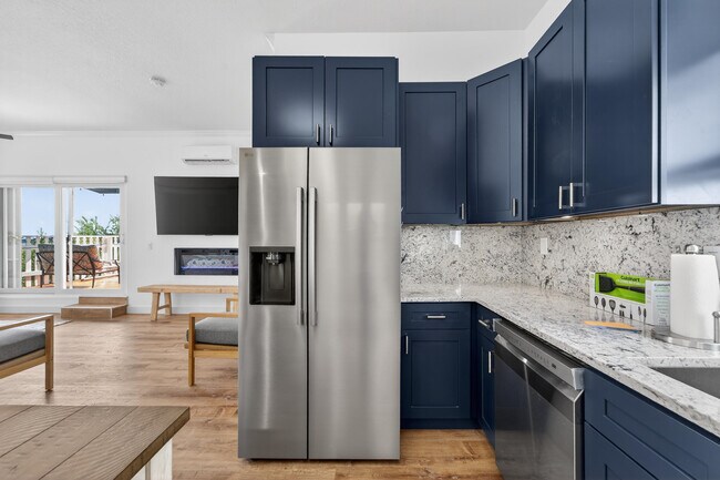 Building Photo - 300 E 24th St