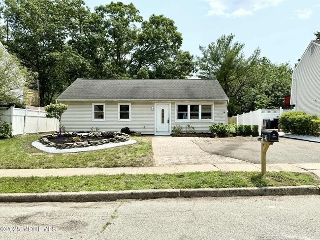 Primary Photo - 23 Longboat Ave