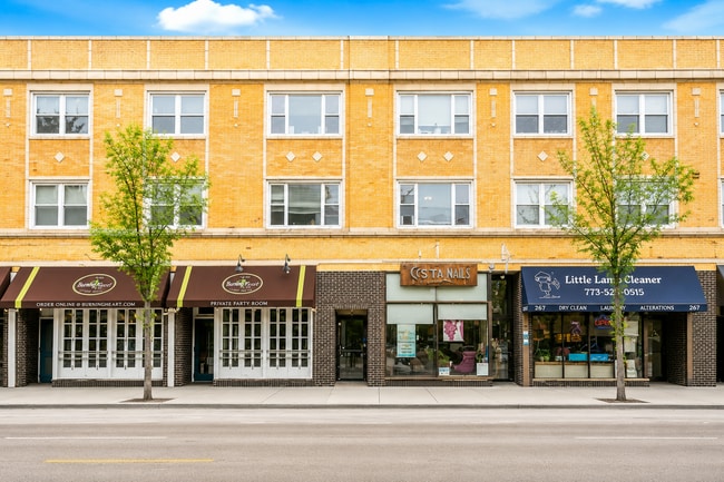 Building Photo - 2453 N Clark St
