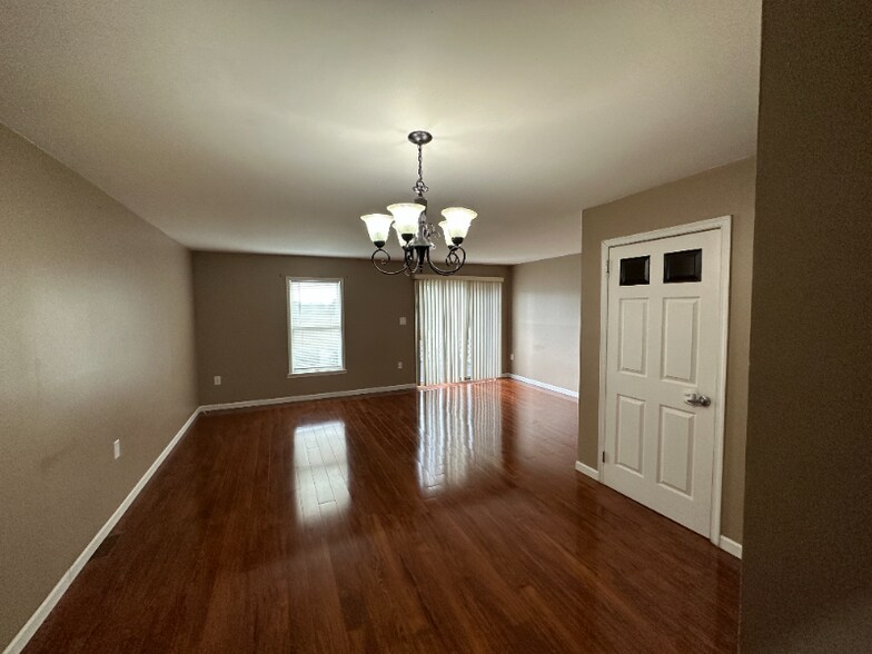 Building Photo - 203 Poplar Dr