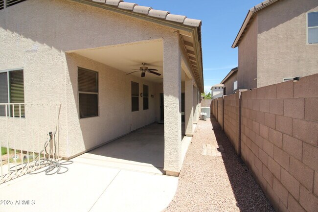 Building Photo - 9053 W Villa Maria Dr
