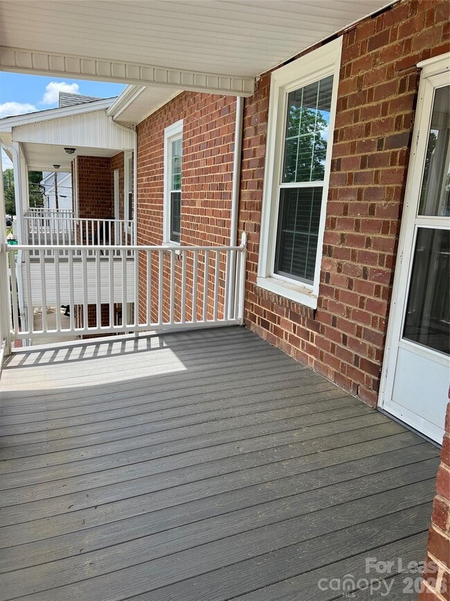 Building Photo - 211 W G St