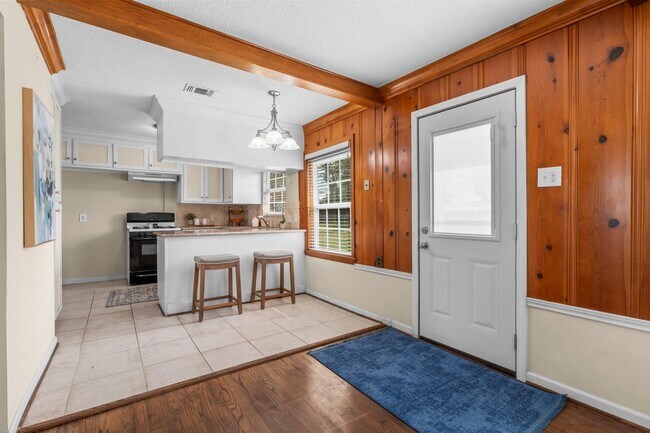 Building Photo - 1726 Wycliffe Dr