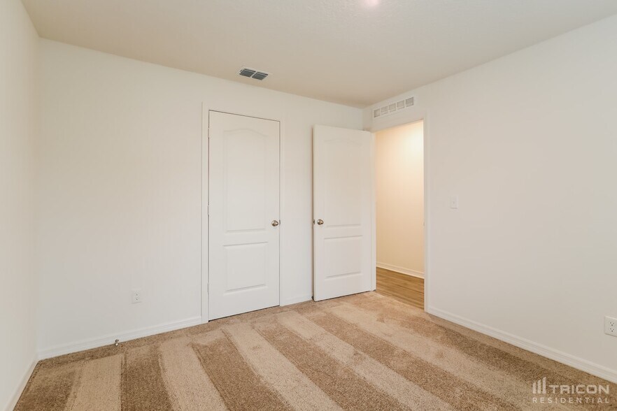 Building Photo - 34 Raemond Ln