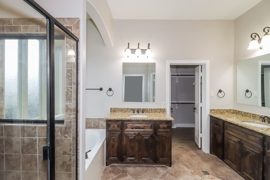Building Photo - 116 Buescher Cove