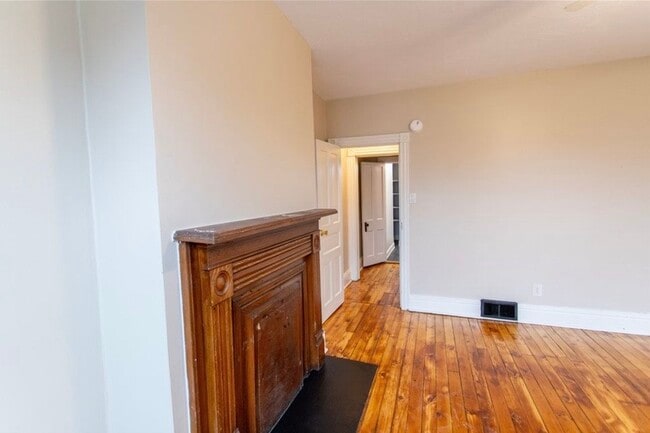 Building Photo - 619 E 17th Ave