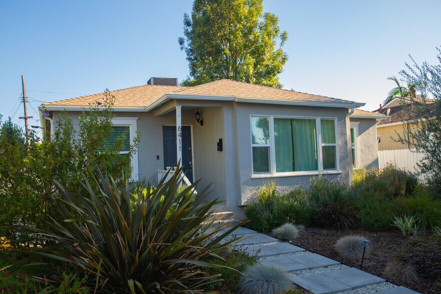 Building Photo - 6411 Hesperia Ave