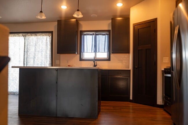 Building Photo - * GAME-CHANGING-MOVE-IN-SPECIAL * 4 Bedroom, 3 Bathroom with Office for Rent