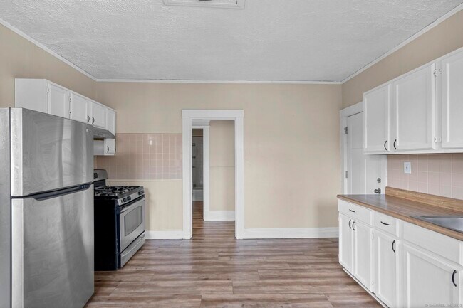 Primary Photo - 838 Capitol Ave