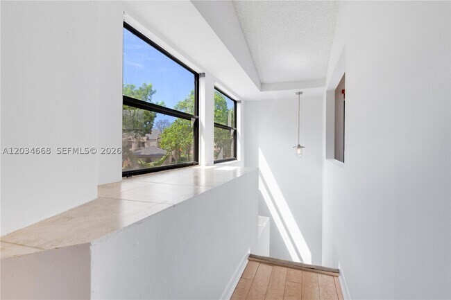 Building Photo - 104 NW 98th Ave