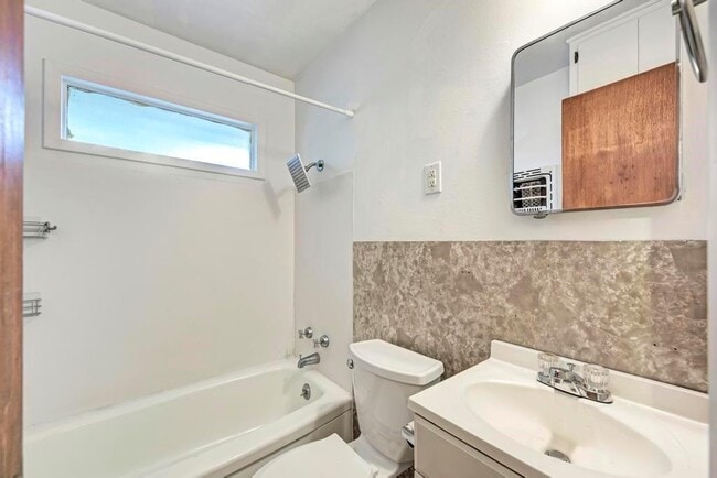 Building Photo - 1805 Mohle Dr