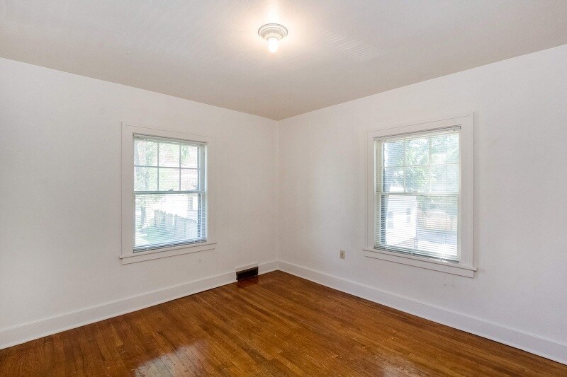 Building Photo - 216 Melrose Ct