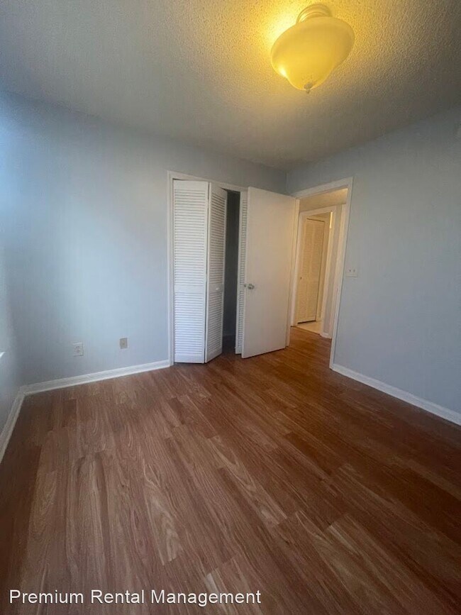 Building Photo - 2 br, 1 bath House - 6118 Westgate Dr #104