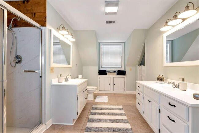 Building Photo - 3978 Pineshore Cir