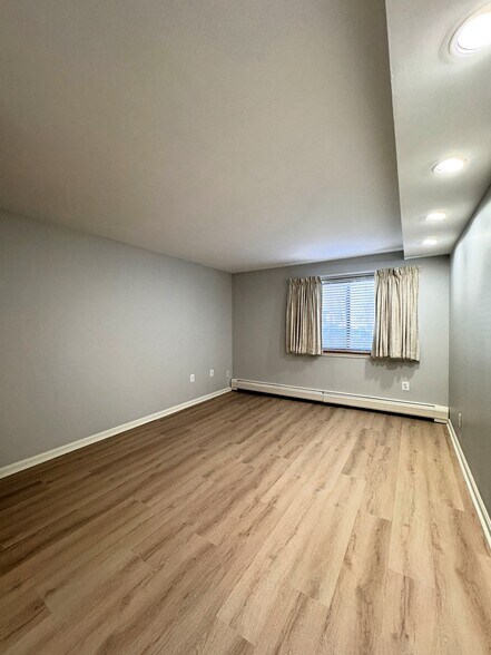 Building Photo - 131 Coolidge Ave