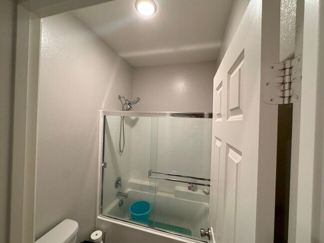 Building Photo - Beautiful Single Story House in New commun...