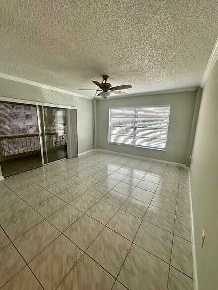 Building Photo - 4158 Inverrary Dr
