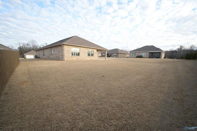 Building Photo - 204 Joan Cir