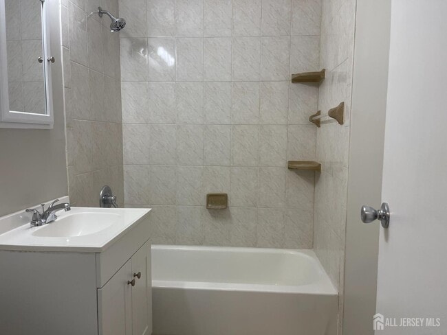 Building Photo - 1 Lake Ave