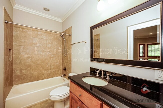 Building Photo - 143 Greenbay Rd