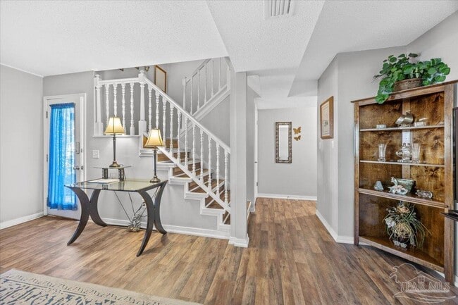 Building Photo - 3345 E Lloyd St