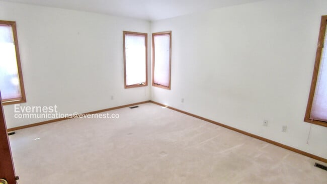 Building Photo - 3724 Stratford Ct