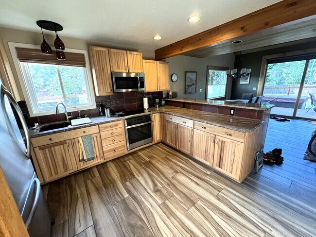 Building Photo - 231 E Rabbit Ct