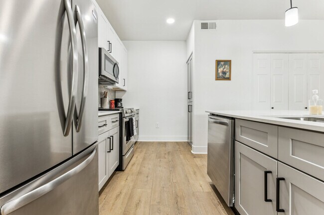 Building Photo - 6610 N 93rd Ave