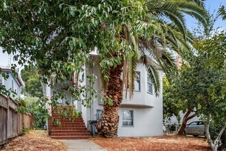 Building Photo - Fantastically Located Garden Apartment