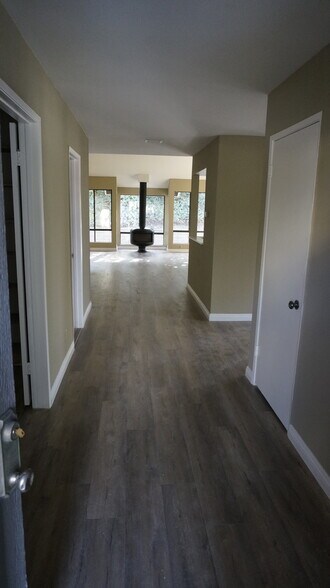 Entry - 16268 Glencove Dr