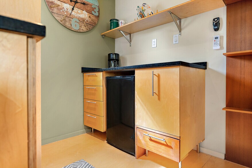 Building Photo - 326 16th Ave NE