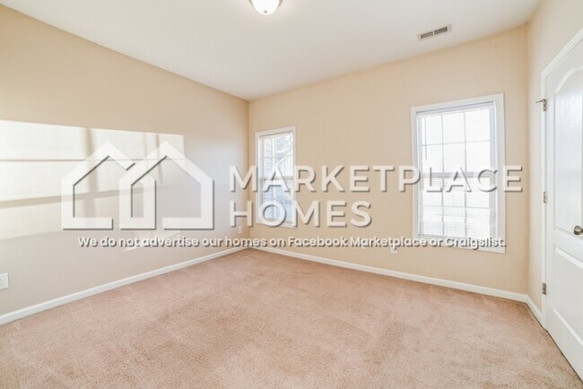 Building Photo - 405 Peppermint Dr