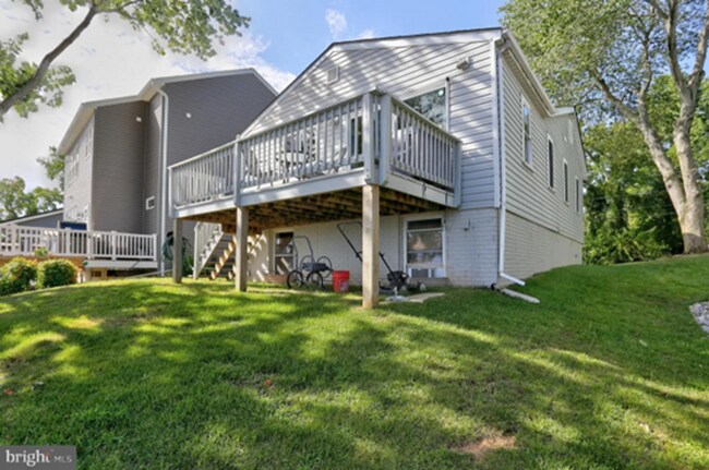 Building Photo - Stunning Waterfront 3bd/2.5ba in Glen Burnie with Deep-water Boat Dock, CAC, Renovated and more!