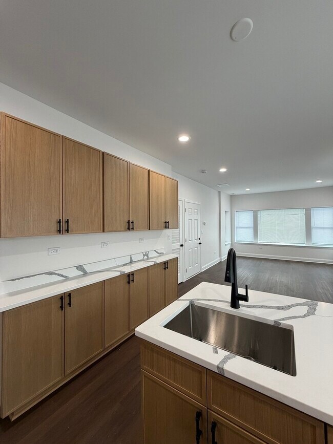 Building Photo - 1942 Elmwood Ave