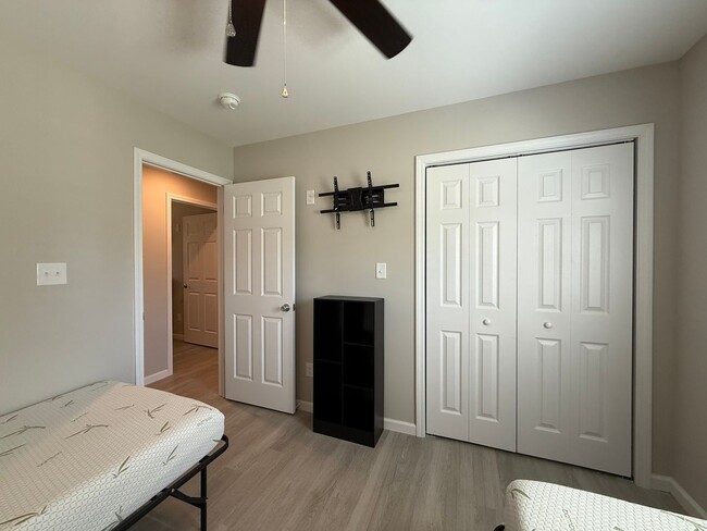 Building Photo - Fully Furnished 3 Bedroom, 2 Bath Home wit...