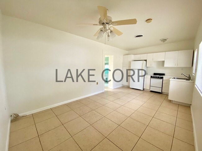 Building Photo - 2800 FL-17