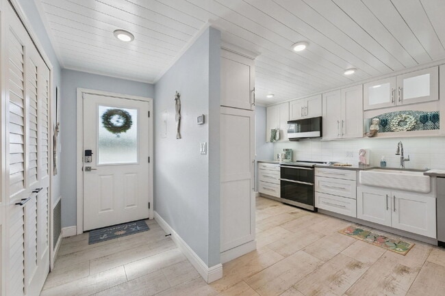 Building Photo - Coastal Living Awaits With This 2-Bed, 2-Bath Condo In Waterway East!